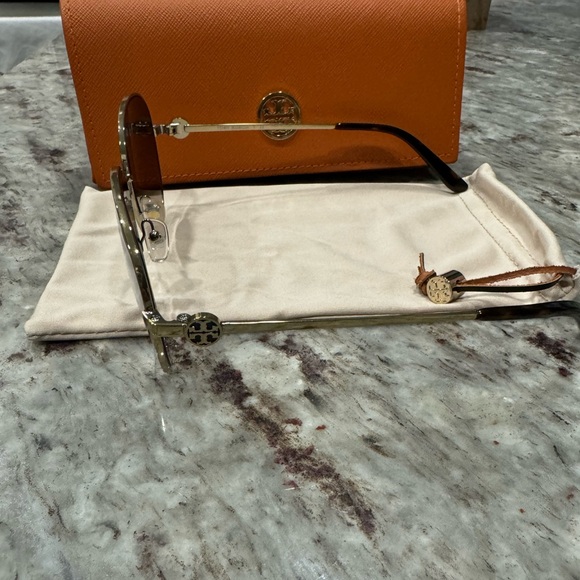 Tory Burch Brown Aviator Sunglasses - Picture 4 of 11